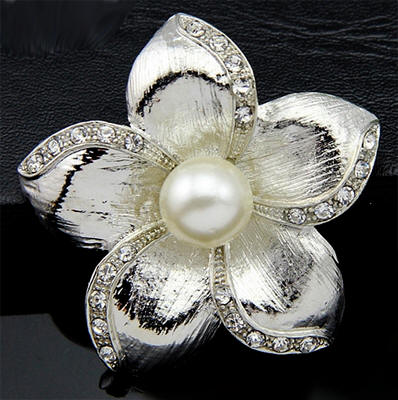 Pearl Rhinestone Brooch